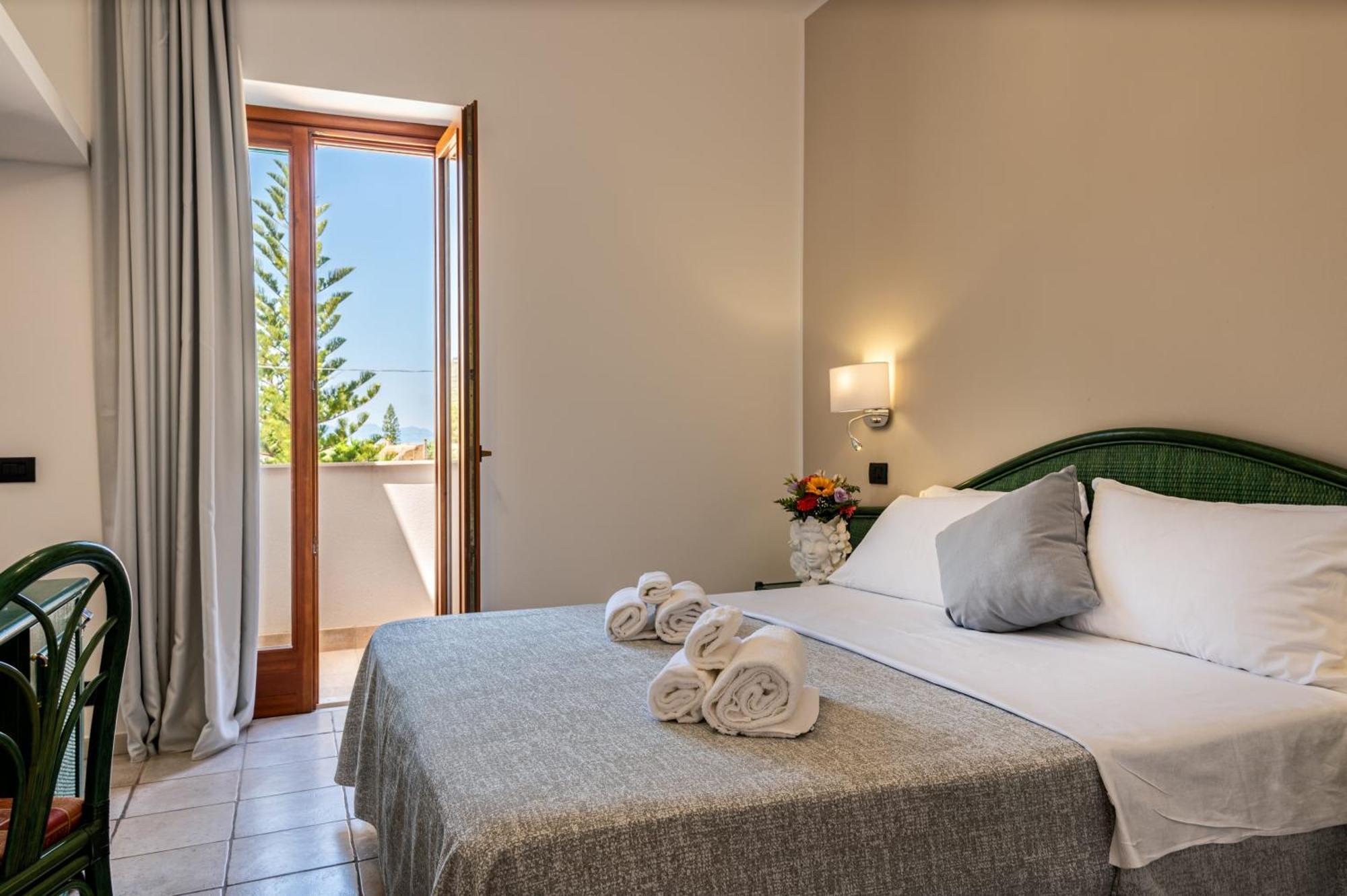 Hotel Baia Del Capitano Cefalù Esterno foto