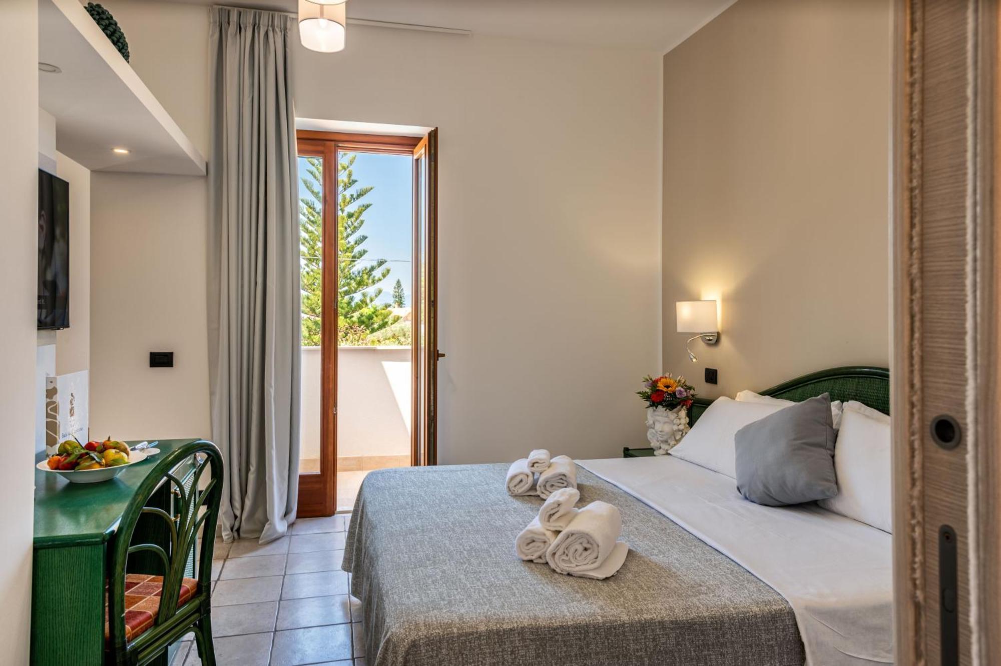 Hotel Baia Del Capitano Cefalù Esterno foto